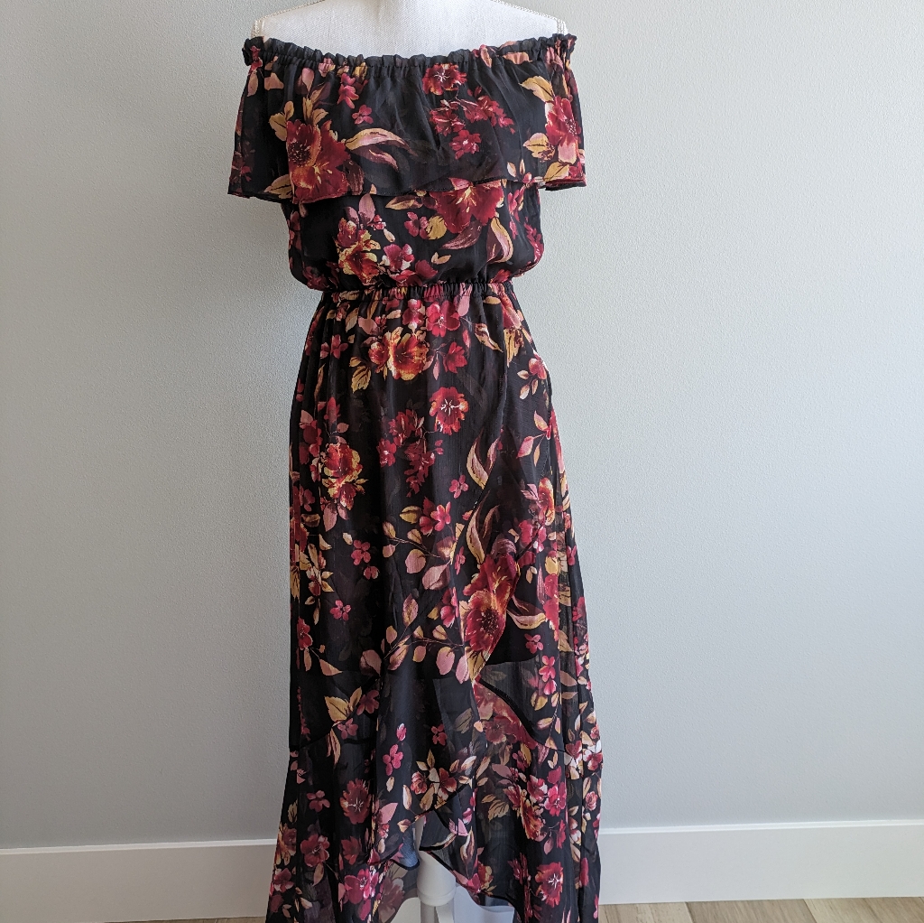 Threads & States Maxi Dress Size Small, Black Background With Floral Print